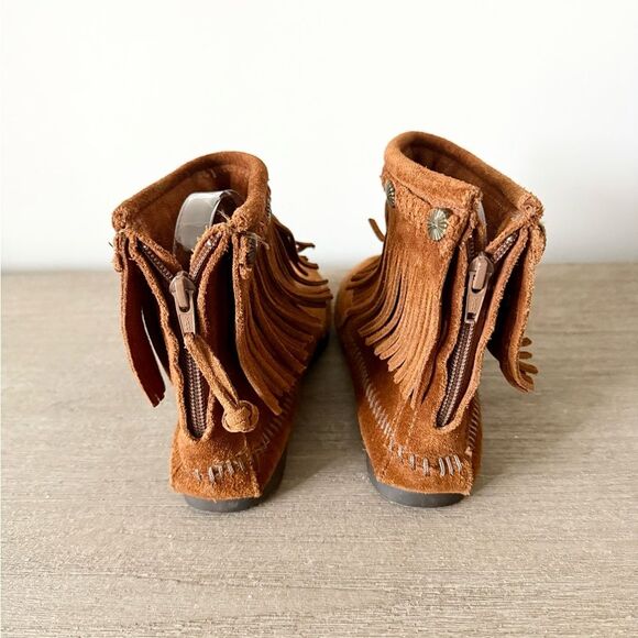 Minnetonka Fringe Ankle Moccasin in Brown Suede - Size 6.5 - Picture 4 of 8